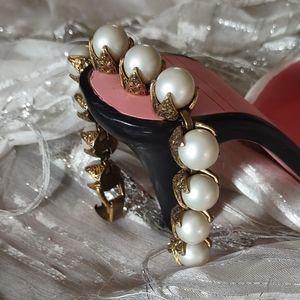 Ornate Vintage Large Pearls Bracelet